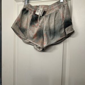 NWT Limted Edition Lululemon Hotty Hot Shorts